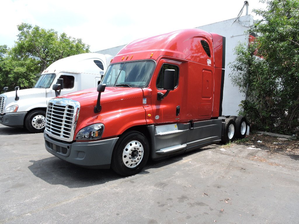 2015 Freightliner Cascadia Tandem Axle Daycab