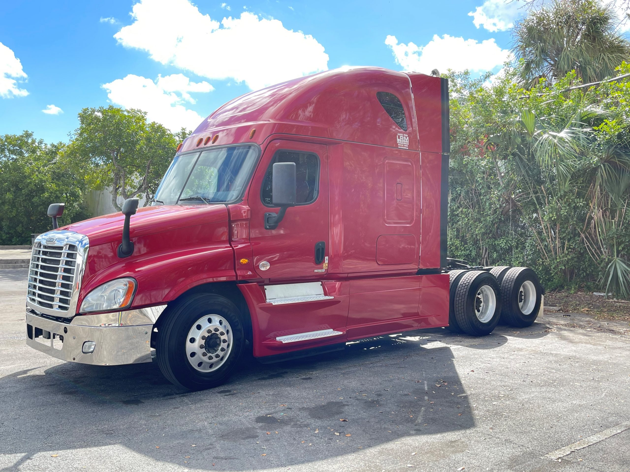 26 ft M2 Box Truck w/ lift gate- Freightliner