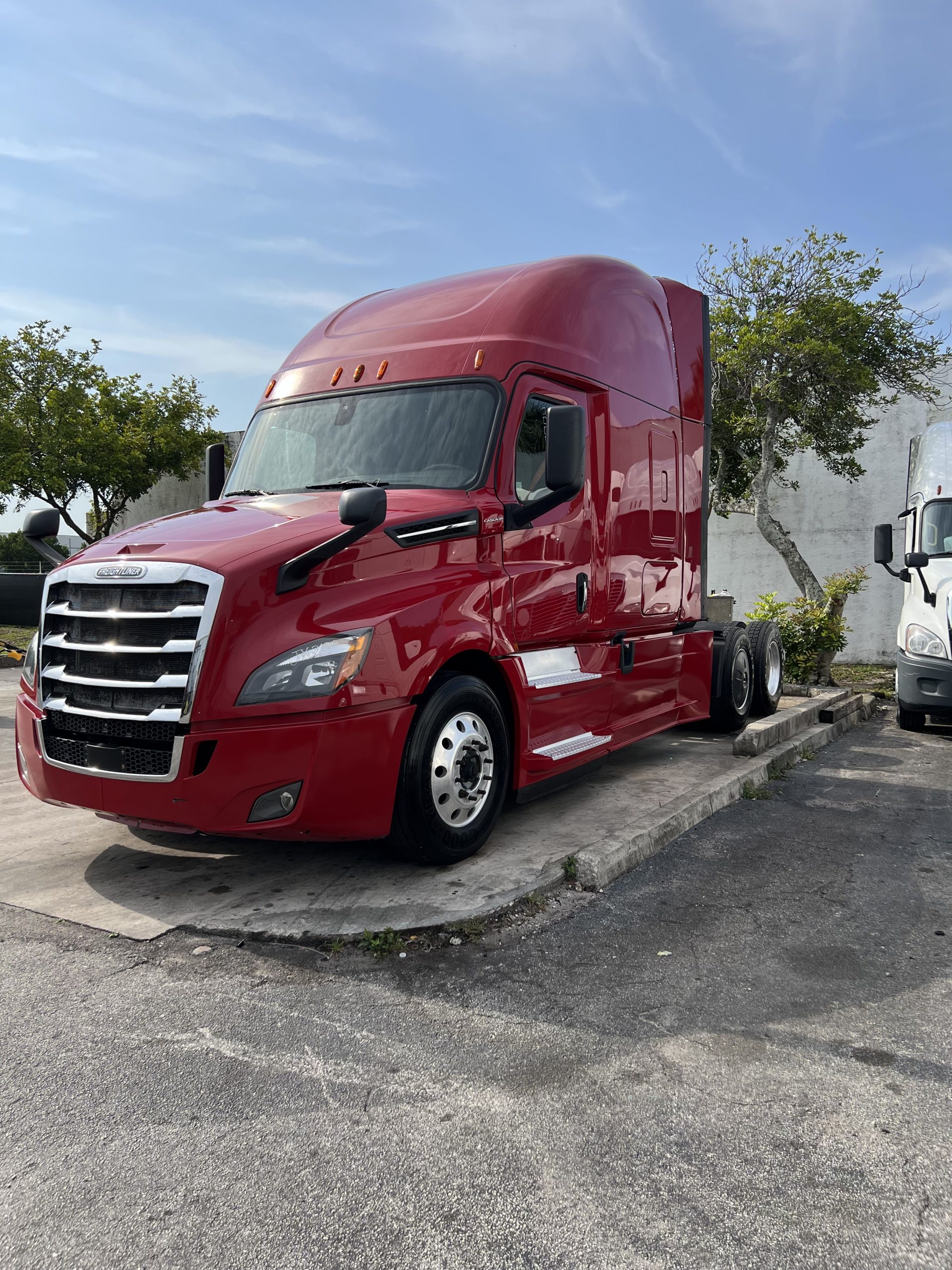 2019(Multiple Units Available)  FREIGHTLINER CASCADIA – Double Bunk DT-12 Automatic Transmission